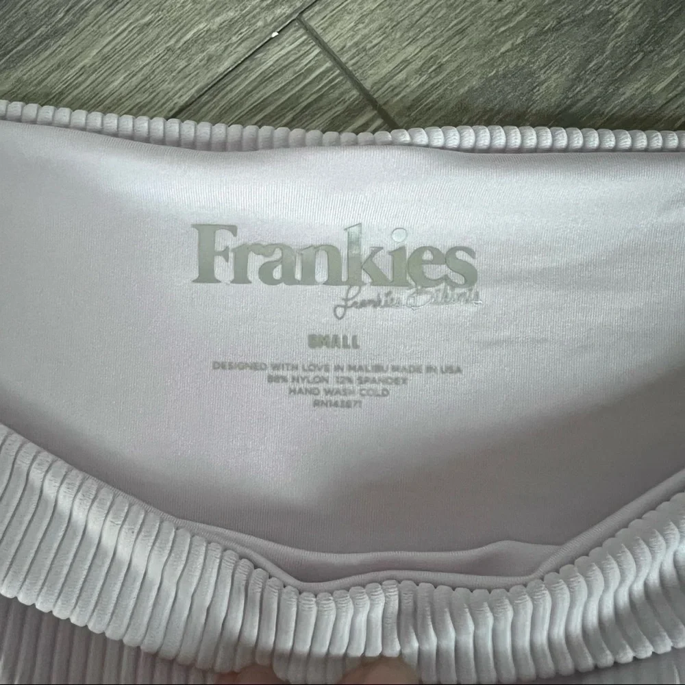 Frankie’s Shea stretch knit curve hugging seamless bikini bottoms in orchid. S
